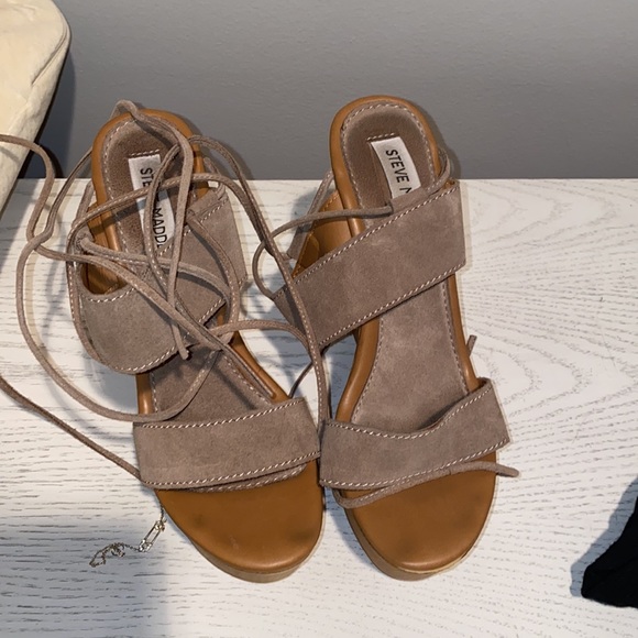 Lace up platform sandals - Picture 2 of 2